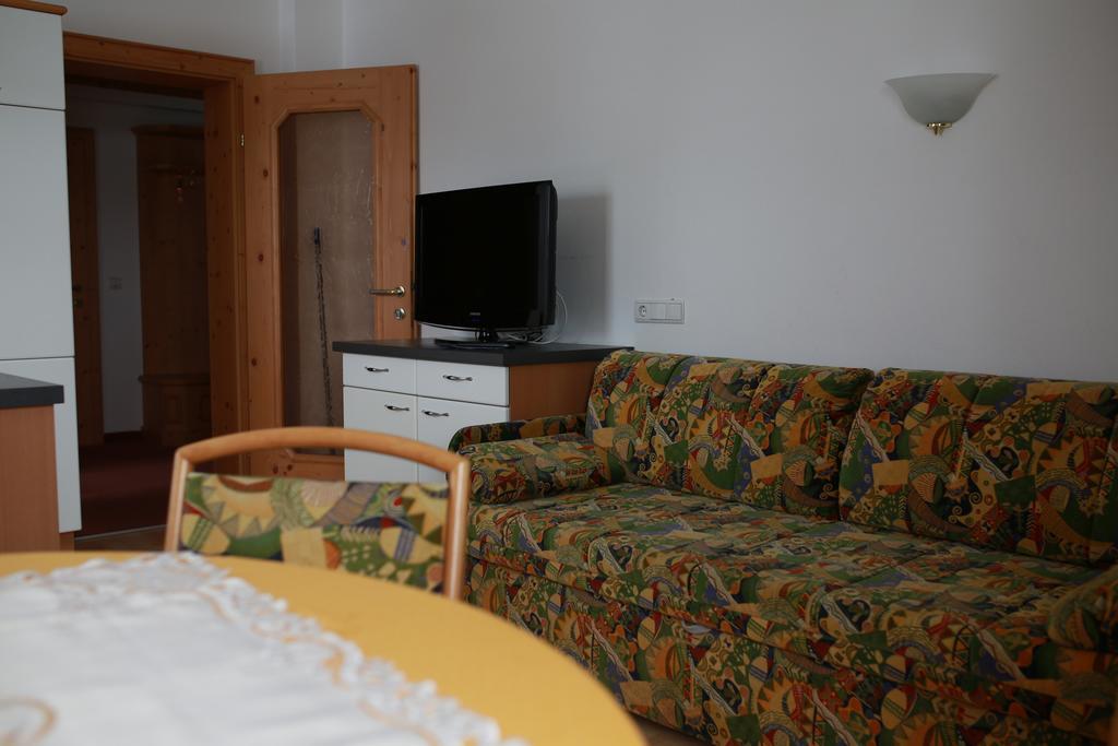 Pension Sonnenheim เชินแบร์ก อิม ชตูไบทาล ภายนอก รูปภาพ