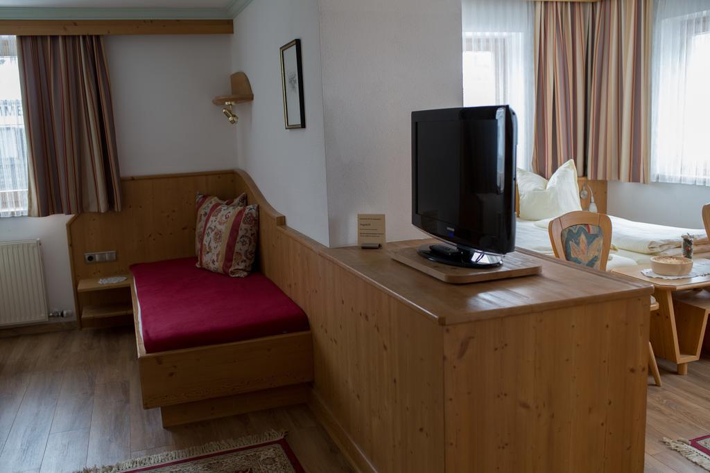 Pension Sonnenheim เชินแบร์ก อิม ชตูไบทาล ภายนอก รูปภาพ
