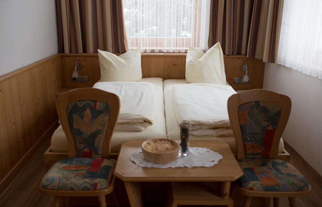 Pension Sonnenheim เชินแบร์ก อิม ชตูไบทาล ภายนอก รูปภาพ